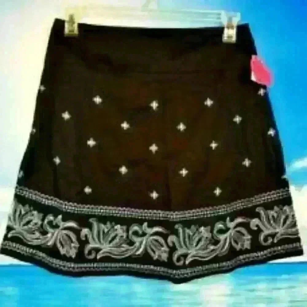 NWT HEART SOUL Womans BLACK Skirt with Embroidery Accent Lightweight size 7